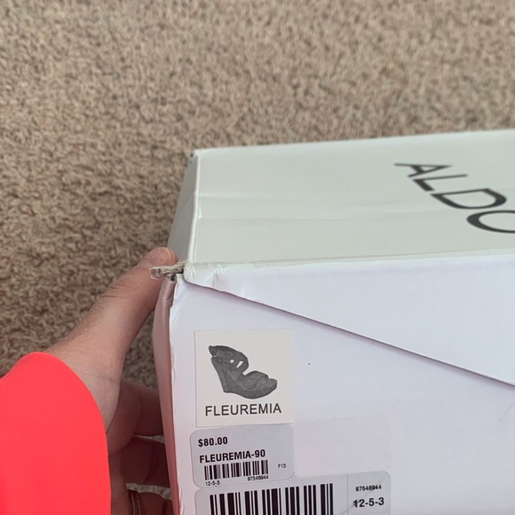 ALDO Bi-Color Wedges - Picture 6 of 6